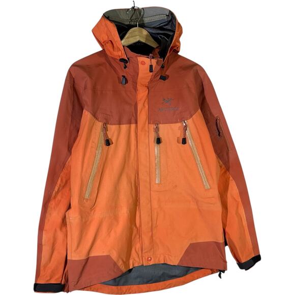 Vintage Arc’teryx Gore-Tex Hooded Light Jacket XL - Picture 4 of 7